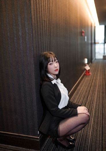 年轻的婶子_4K电影在线观看