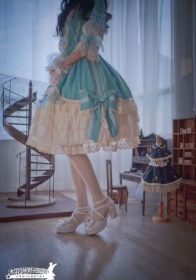 办公室白领真丝半身裙_高清国产国语三级